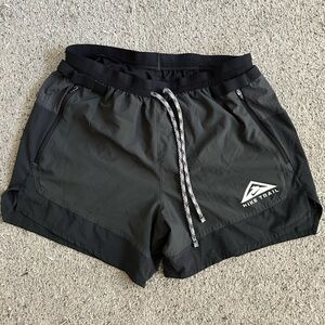 NIKE TRAIL 5” SHORTS LIKE NEW SZ M